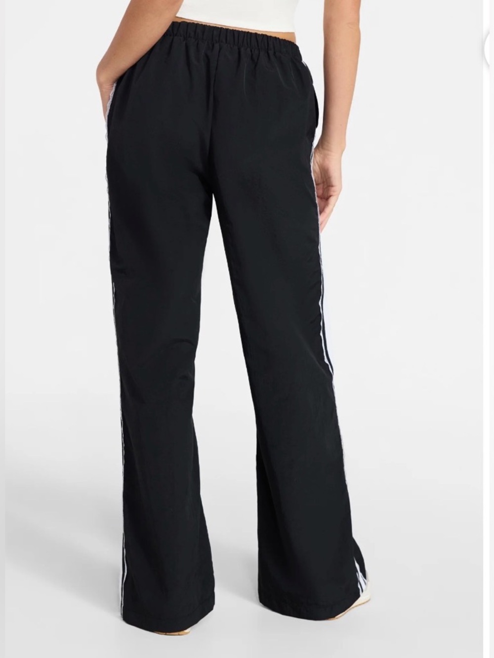 *NWOT* No Boundaries Womens Black and White Lace Side Stripe Track Pants, Medium - Picture 3 of 13
